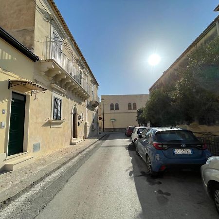 Casa Crispi Hotel Noto Bagian luar foto
