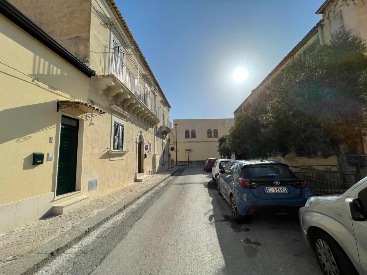 Casa Crispi Hotel Noto Bagian luar foto