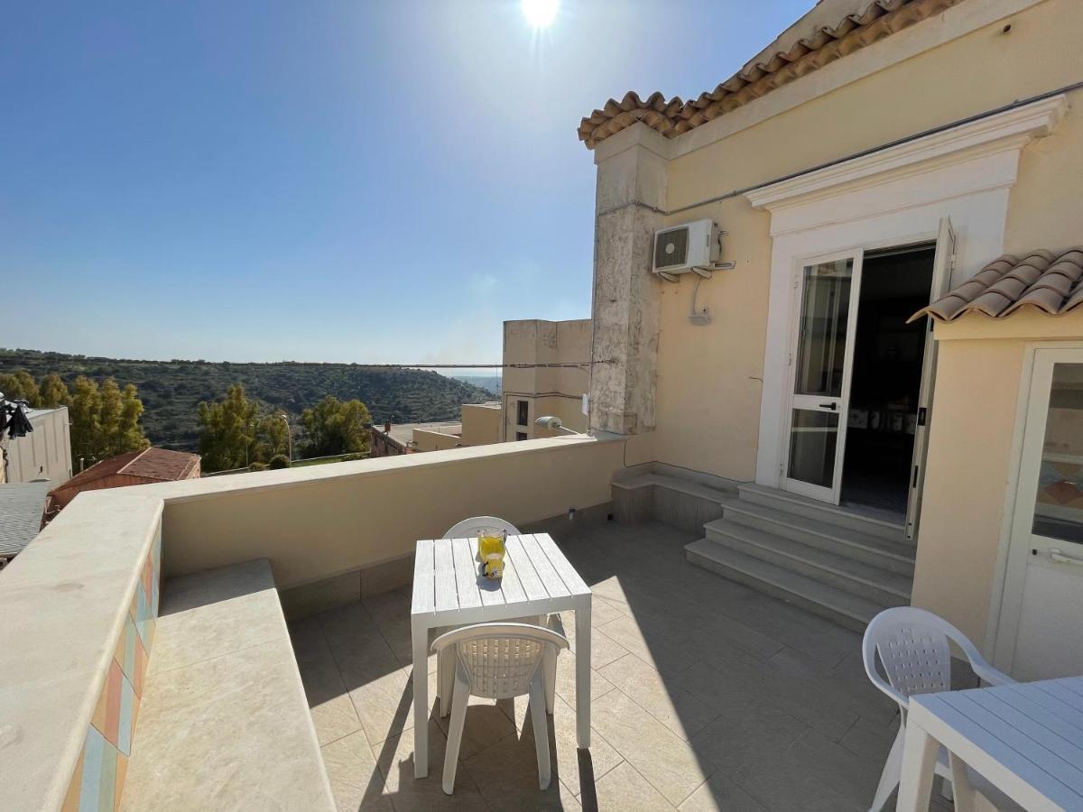 Casa Crispi Hotel Noto Bagian luar foto
