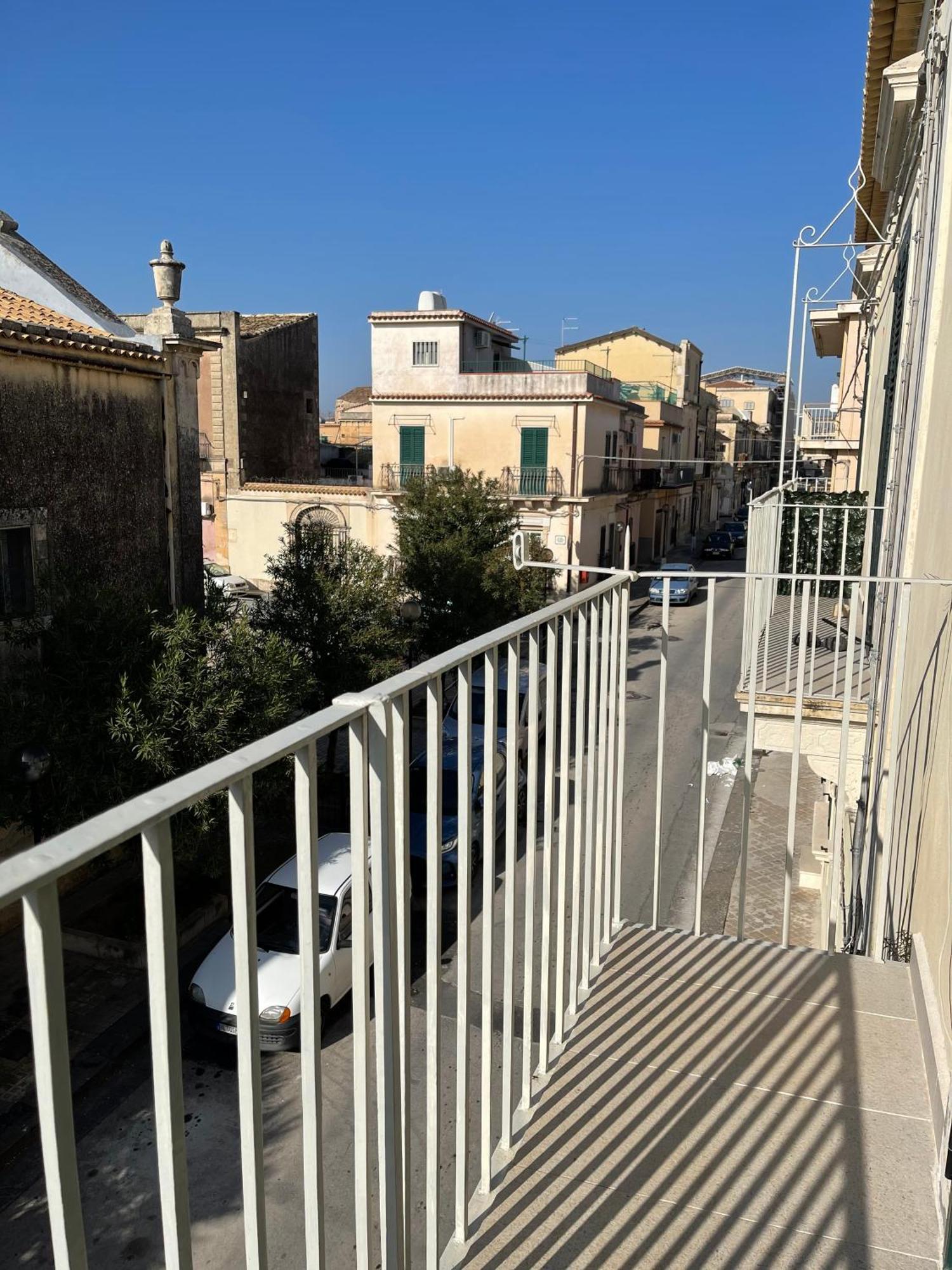 Casa Crispi Hotel Noto Bagian luar foto